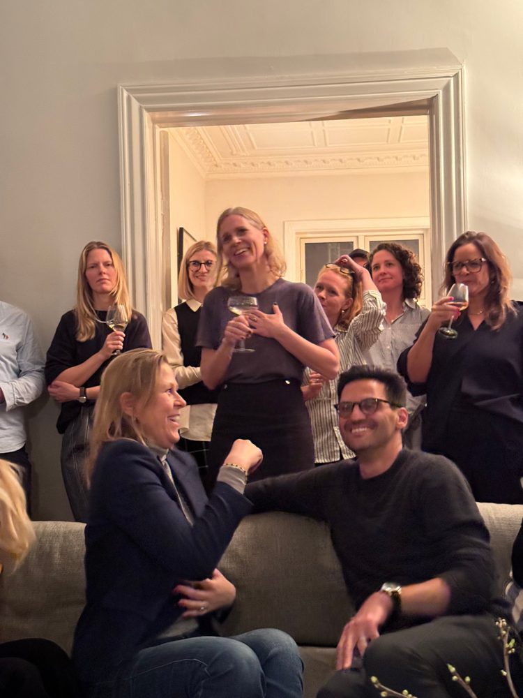 Guests gathered in a Copenhagen living room at an Impact Soirée evening